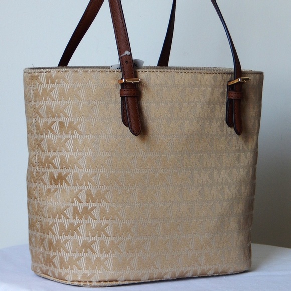 Michael Kors | Bags | Michael Kors Jet Set Item Bg Cam Lugg Pocket Tote ...